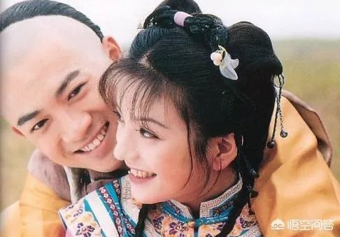 《还珠格格》的尔泰喜欢小燕子吗?