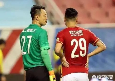 郜林“飞踹”好友李帅私密部位,你如何看这个动作?