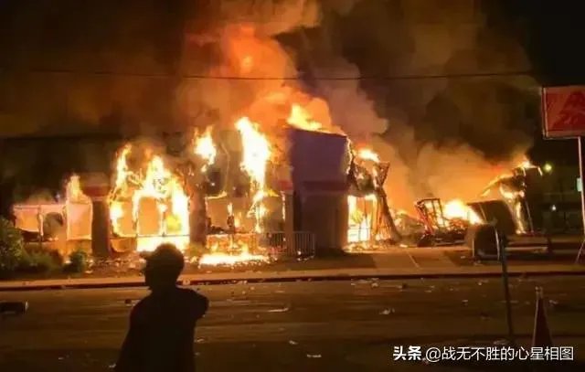 美国在特朗普的任期内经历了新冠和示威,特朗普会不会提前下台?