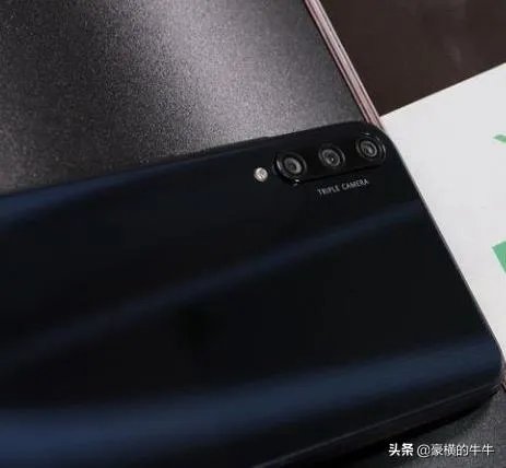 荣耀Play3现价735元，是否值得入手？有何建议？
